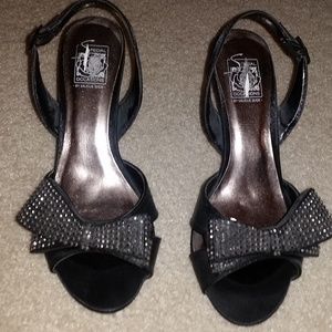 Black satin heeled sandal w rhinestone bows, 6.5